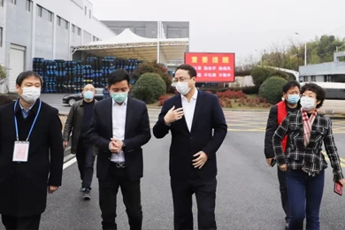 桐庐县委书记方毅调研千芝雅， 要求防控与复产“两手抓”，当好防控复工企业“排头兵”