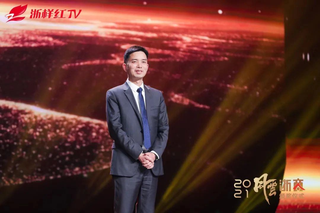 新跃迁 照亮未来丨杭州千芝雅董事长吴跃荣膺2021年度“十大风云浙商”
